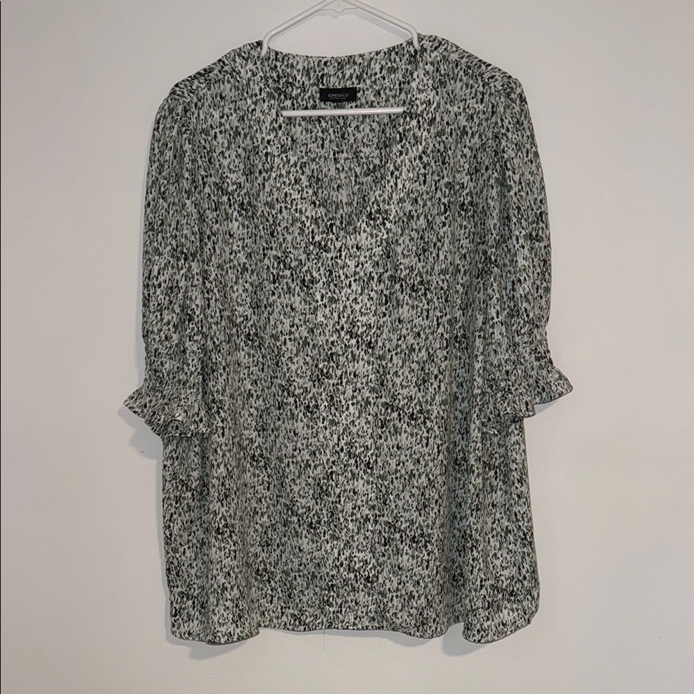 Jones & Company Green, Black and White Relaxed 3/4 Sleeve Blouse
